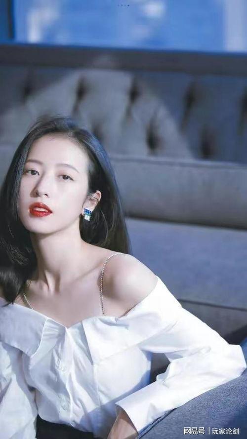 娱乐吃瓜酱周雨彤,娱乐吃瓜酱的时尚宠儿 第3张 娱乐吃瓜酱周雨彤,娱乐吃瓜酱的时尚宠儿 第3张